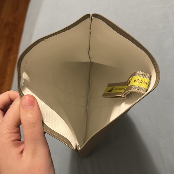 louis vuitton small wrist beach pouch - Picture 3 of 7